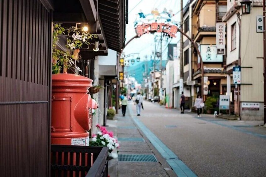 Gujo Hachiman, Crafting Culture and Castle in the Clouds