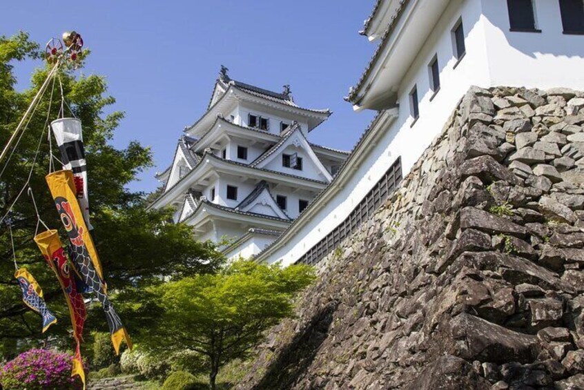 Gujo Hachiman, Crafting Culture and Castle in the Clouds
