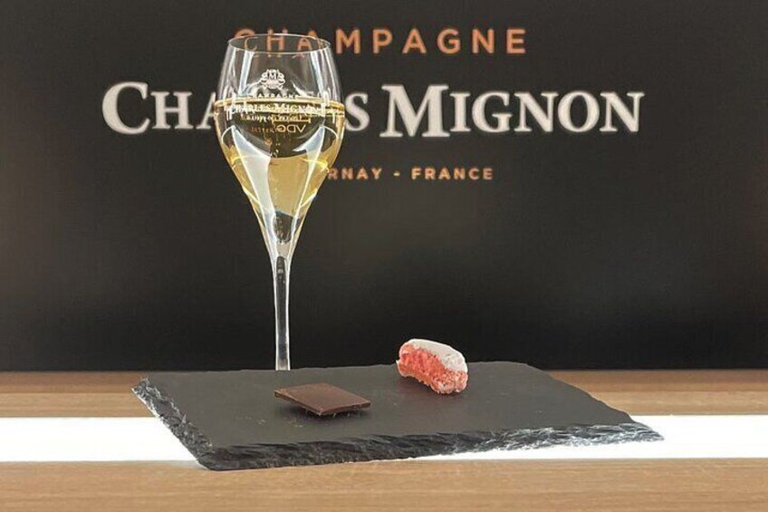 Gourmet tasting of a Champagne with a pink biscuit from Reims and a dark chocolate