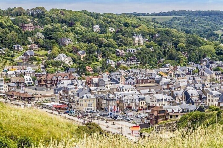 Private Etretat and Honfleur Tour from Honfleur For Groups of 7