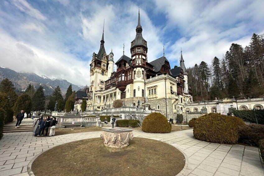 Private Trip to Dracula's Castle, Peles Castle, and Brasov