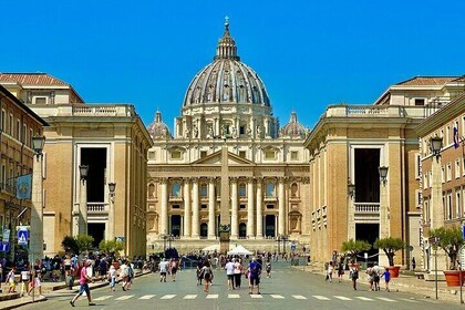 Rome St. Peter's Basilica Visit and Underground Catacombs Tour