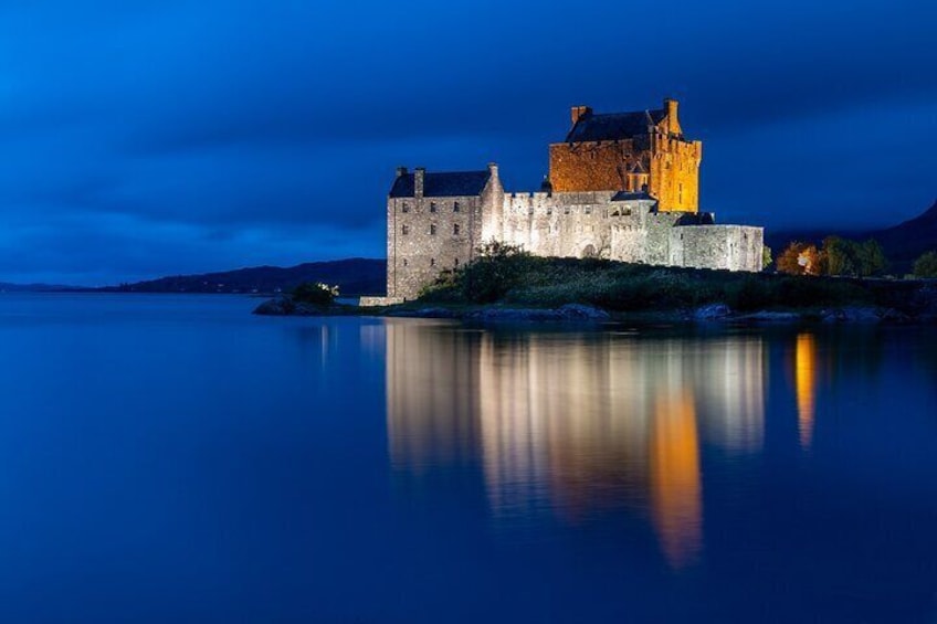 Eilean Donan Castle at night