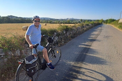 Guided e-bike tour from Locorotondo to Cisternino round trip