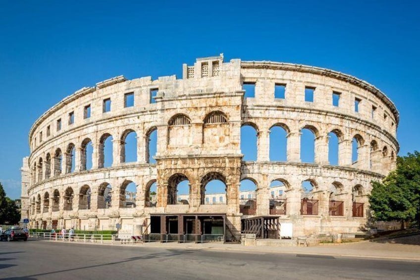 Pula Sightseeing Private Walking Tour