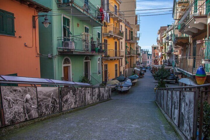 Cinque Terre from Genoa: Private Roundtrip Transfer & Local Driver Disposal 