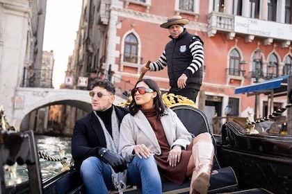 Gondola Photoshoot in Venice