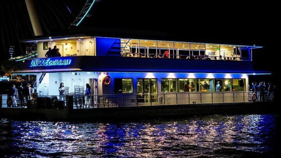 5 Star Luxury Catamaran Dinner Cruise in Dubai Marina