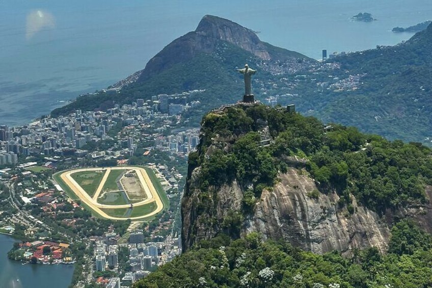 Rio de Janeiro: Helicopter flight in Christ the Redeemer