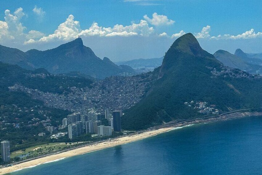 Rio de Janeiro: Helicopter flight in Christ the Redeemer - 30 min