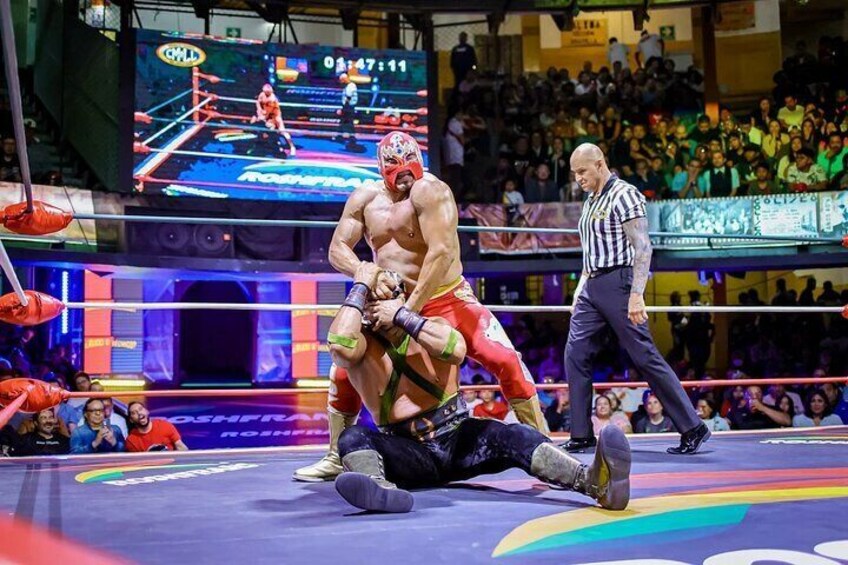 Enjoy the Incredible Wrestling Speculum at the CDMX