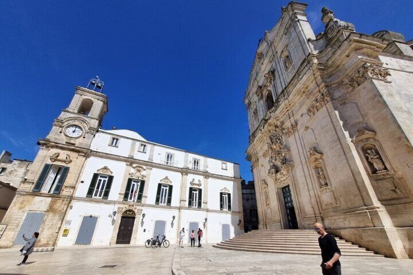 E-bike Tour Between Cisternino and Martina Franca