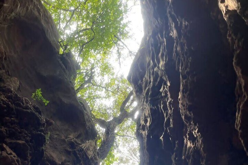 The Crack as you enter Sterkfontein cave