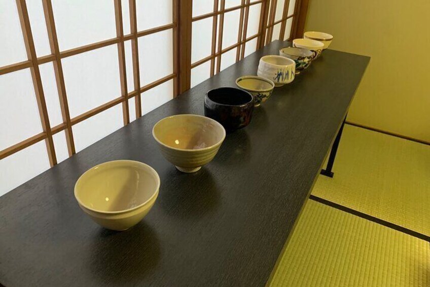 We will explain the tea bowls used in the tea ceremony.