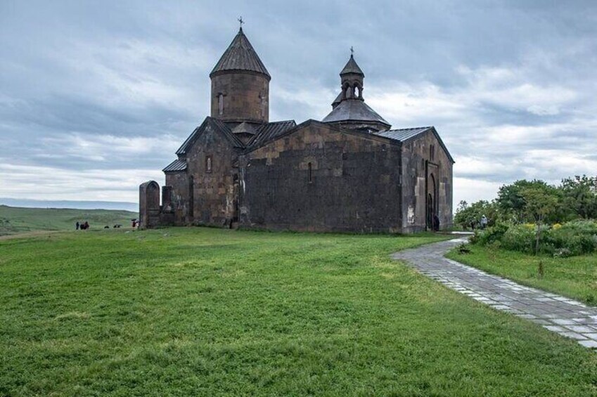 From Yerevan Myler Ski Resort and Saghmosavank Monastery Day Tour