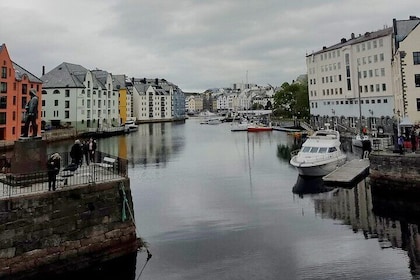 Alesund Walking Tour Art Nouveau and Postcard Views