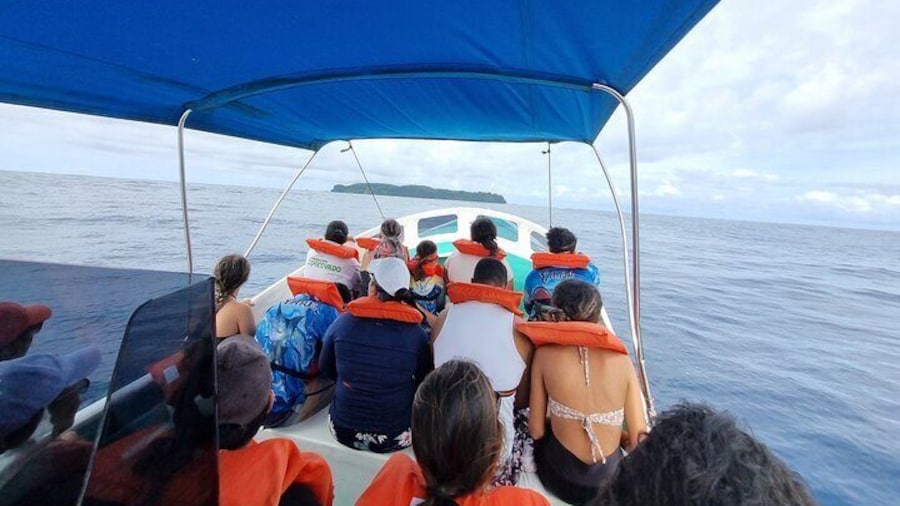 snorkeling tour Island canyon small groups.