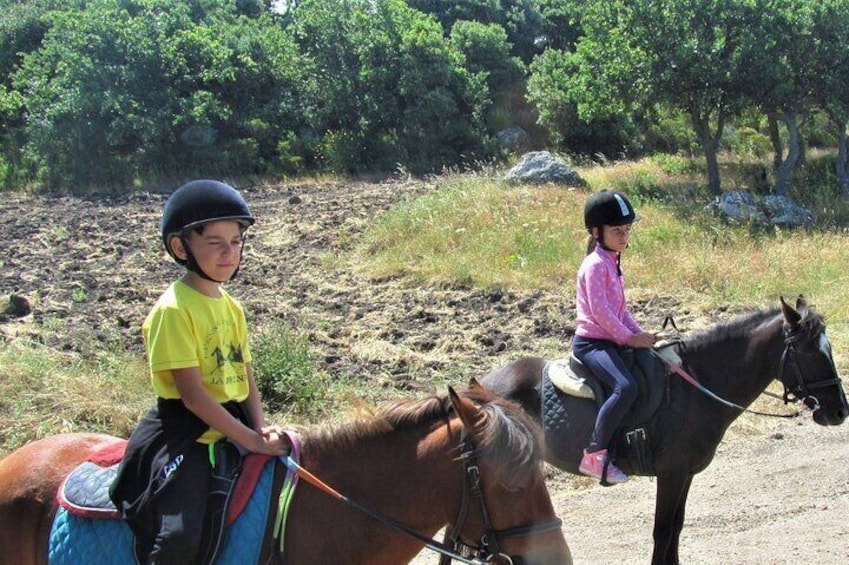 Castelsardo: horseback for children in Sedini