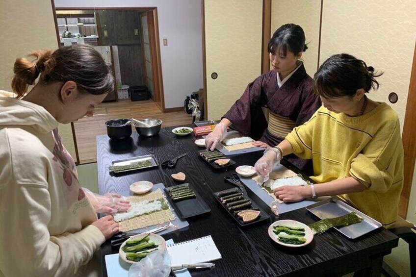 Decorative Sushi Rolls Experience in Kyoto