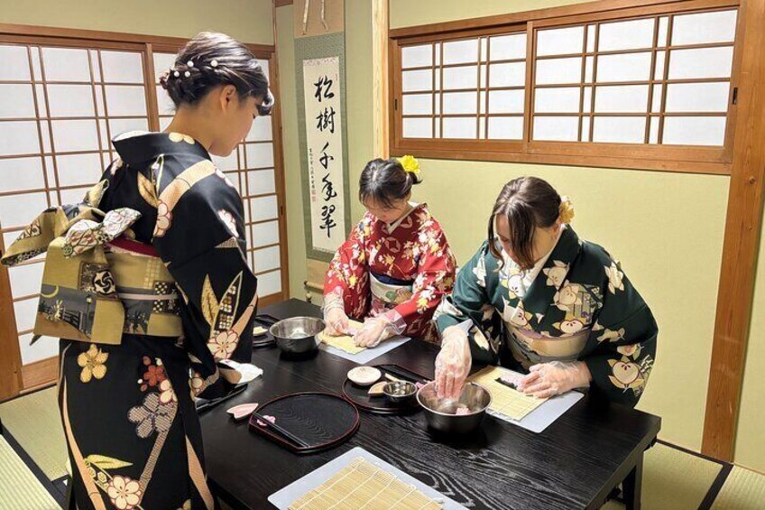 Decorative Sushi Rolls Experience in Kyoto