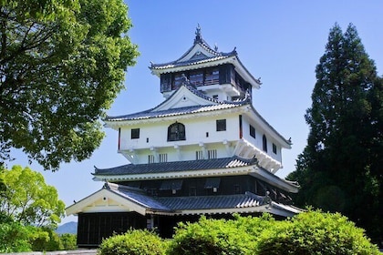 Kintai Kyo Bridge and Iwakuni Castle with Local Guide