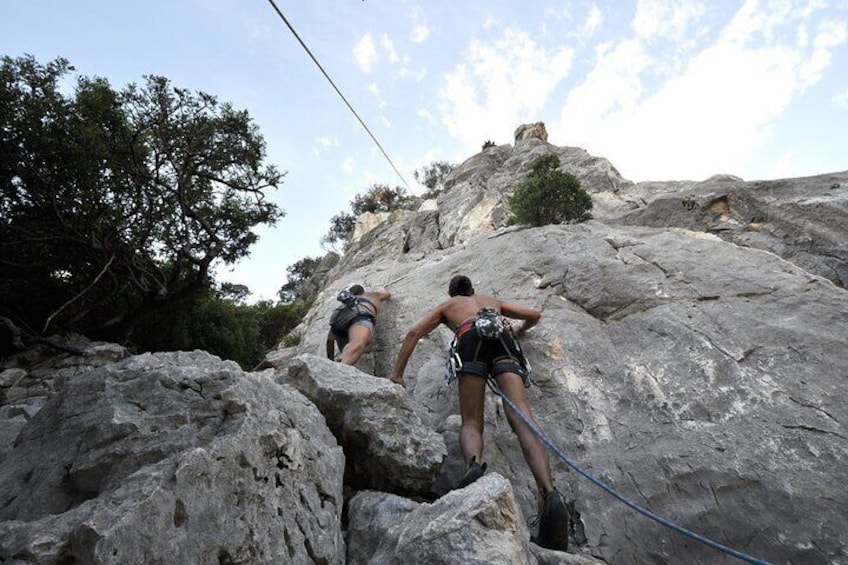 Rock Climbing in Fuili Canyon with Transfer from Cala Gonone