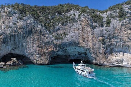 Transfer to the Bue Marino Caves and Cala Luna