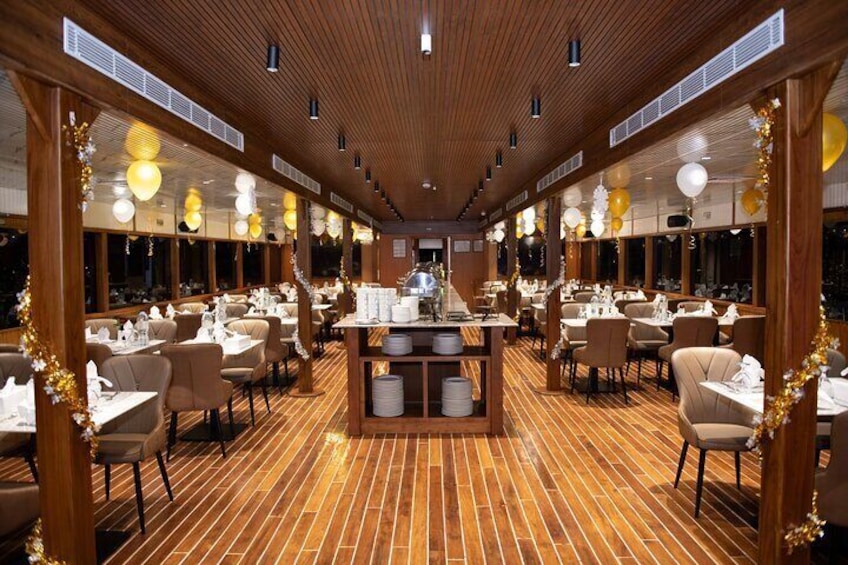 Luxury Dinner Cruise 2 Hour Live Shows & Drink Package