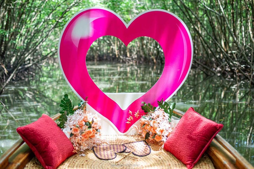 Valentine's day: Romantic Private Gondola Picnic Cruising