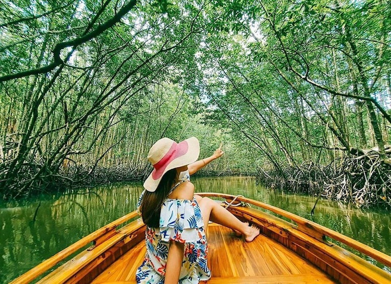 Picture 3 for Activity Valentine's day: Romantic Private Gondola Picnic Cruising