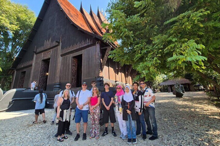 Chiang Rai: Guided Highlights Full-Day Tour and Thai Buffet lunch
