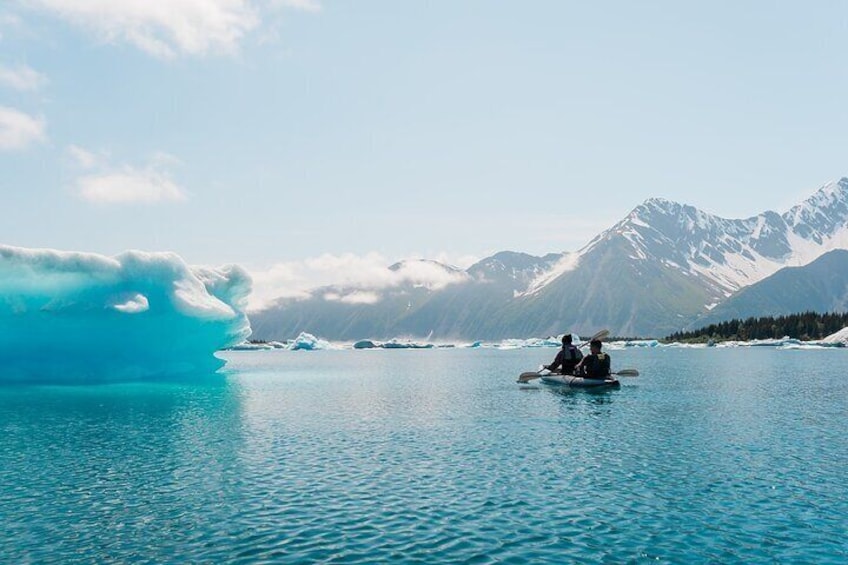 Lunch and Paddle among Icebergs