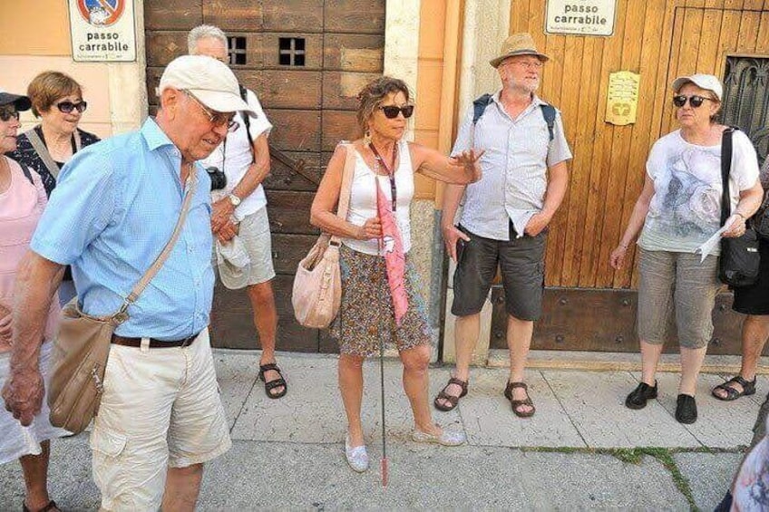 1h walking tour of Verona highlights with official city guide start at 6PM.
