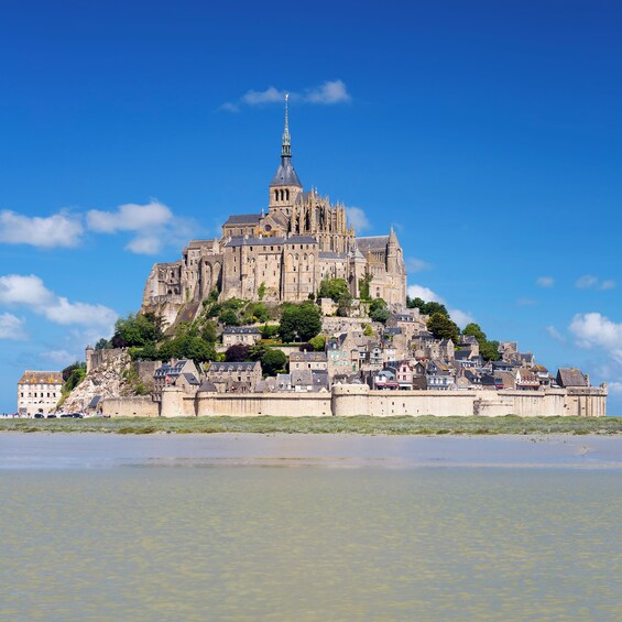 Bayeux to Mont Saint-Michel Shuttle : Abbey tickets included