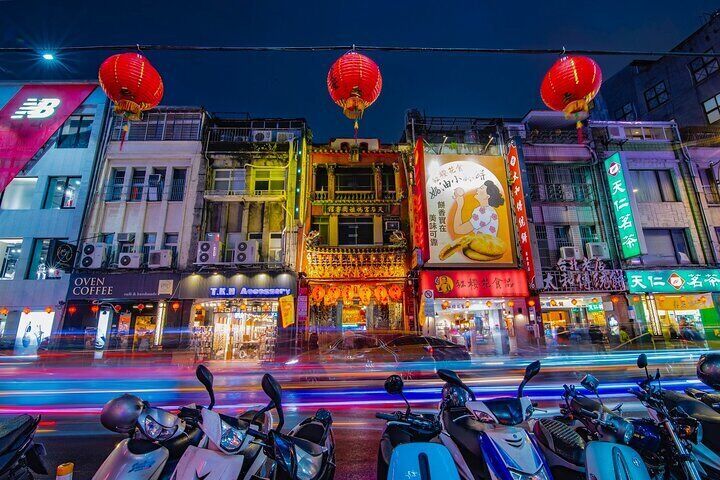 Wanhua Nightlife Walking Tour in Taipei 