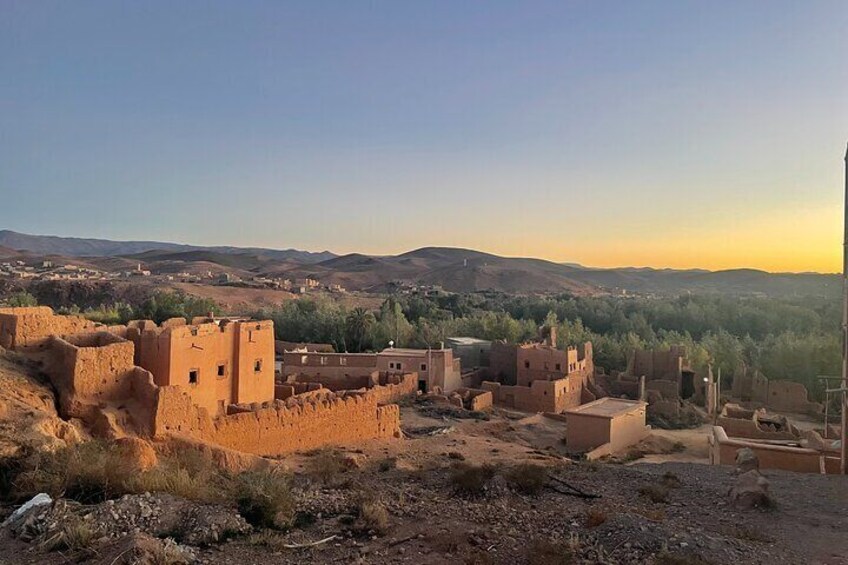 Between the waves of hills, a blossoming valley is home to a kasbah with unchanging charm. The warm hues of dusk caress the stones steeped in history, while the valley stretches like 
