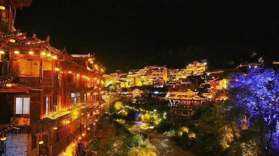 1-Day Private Tour to Tianmen Mountain & Furong Town Night Light