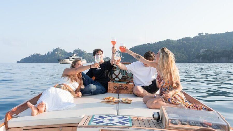 Private Sunset Boat Tour with Aperitif in Portofino 1.5 hours