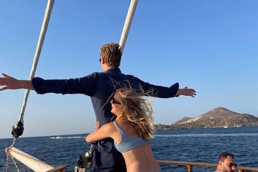 Athens Cruises With Meal to Saronic Gulf Until Sunset