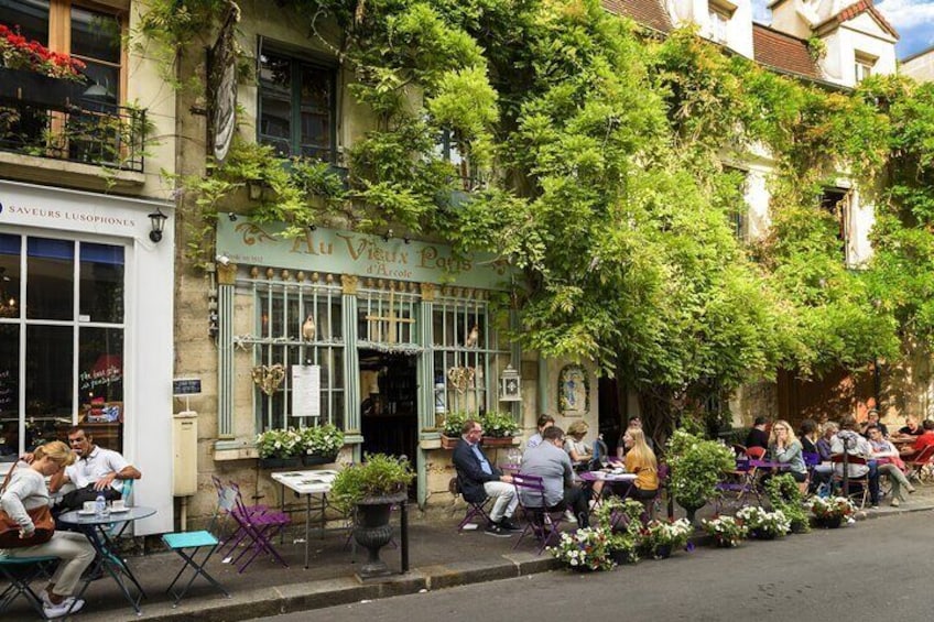 Paris Gourmet Private Tour with Food & Drinks in the trendy Les Marais Quarter