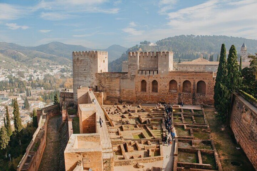 Visit Alhambra and Generalife with Audio Guide
