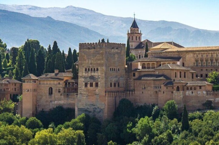 Visit Alhambra and Generalife with Audio Guide