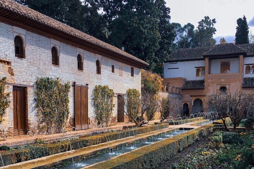 Visit Alhambra and Generalife with Audio Guide