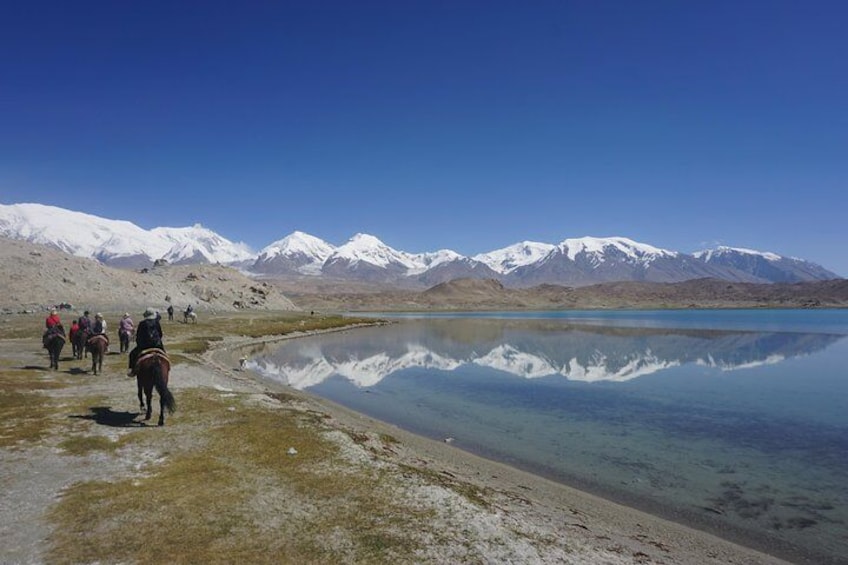 Horse ride around Karakul lake