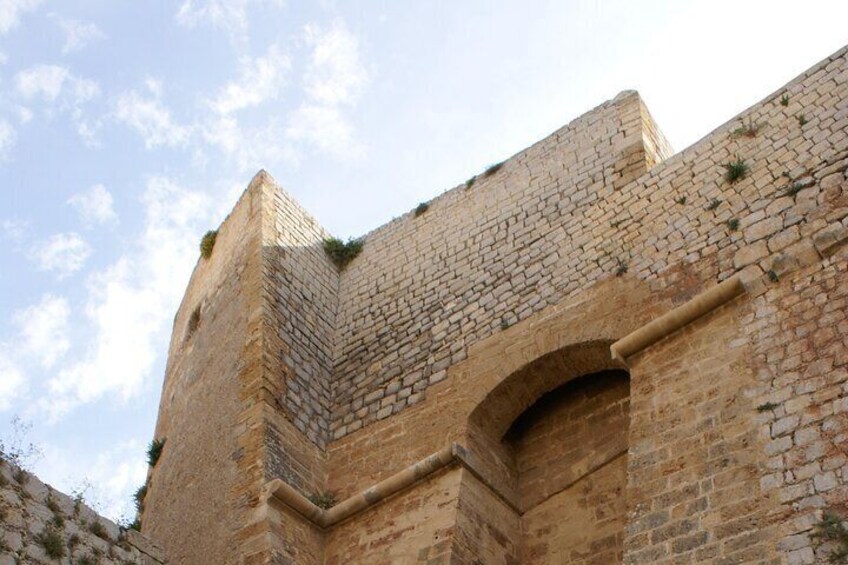 Night Tour of Ibiza by Dalt Vila with Official Guide