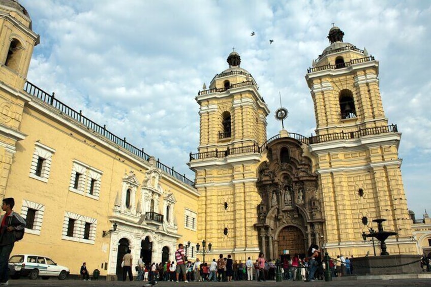 Half-Day Lima city tour visiting San Francisco and Huaca Pucllana