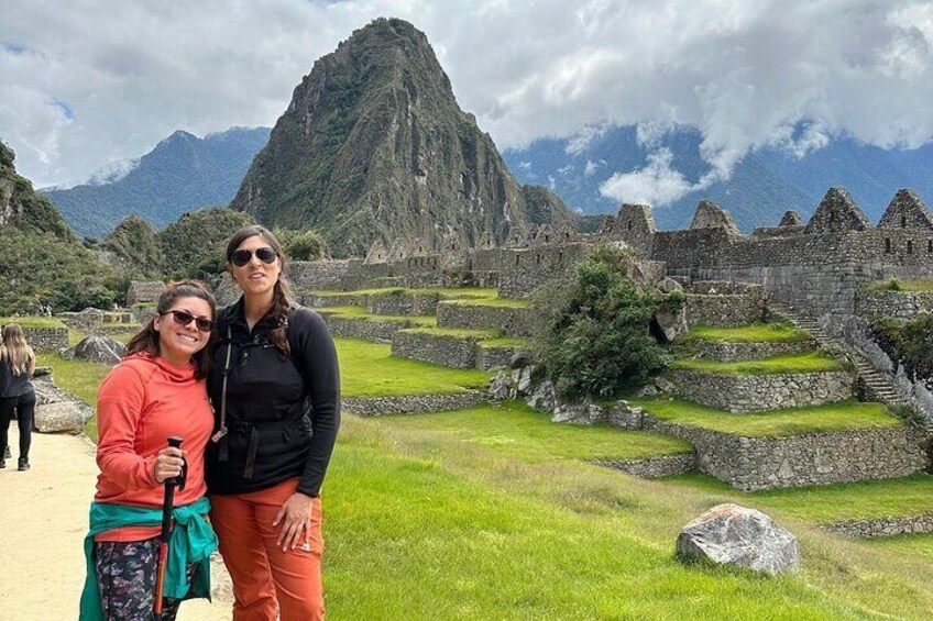 Machu Picchu Train Tour with Lunch from Cusco in one day 