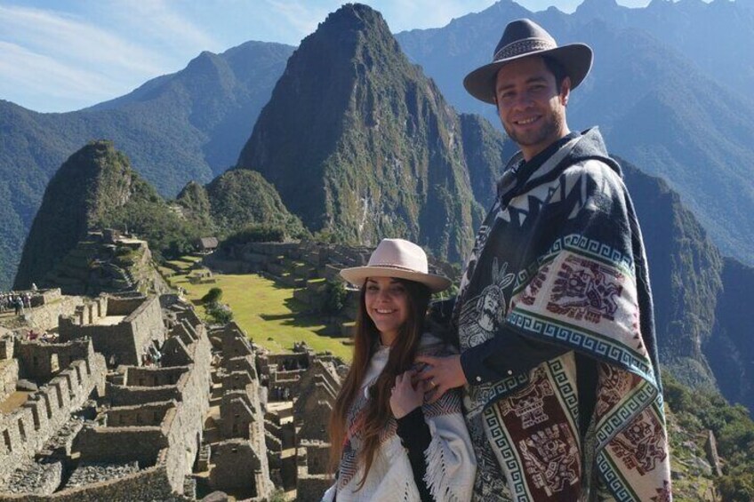 Machu Picchu Train Tour with Lunch from Cusco in one day 