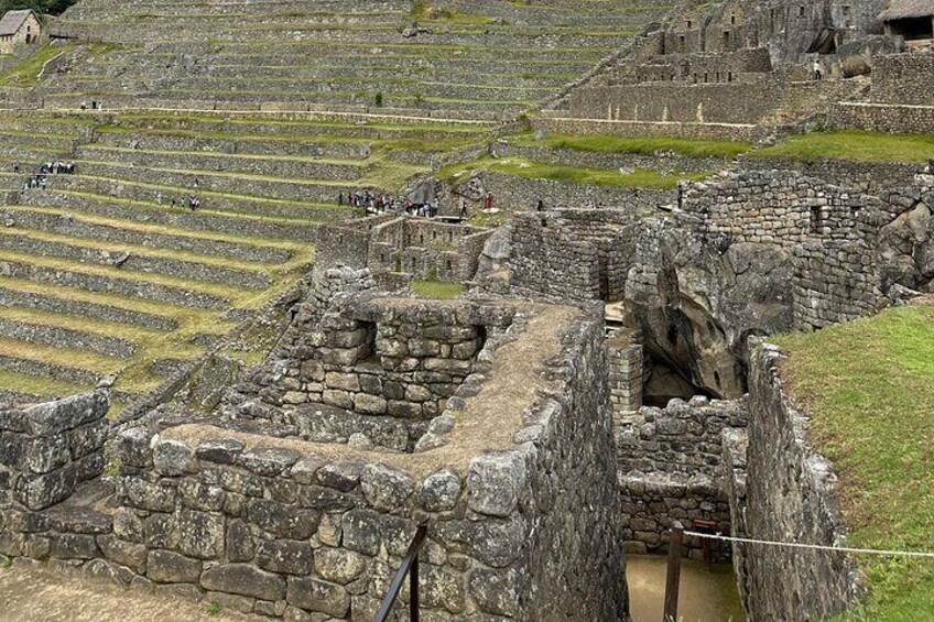 Machu Picchu Train Tour with Lunch from Cusco in one day 