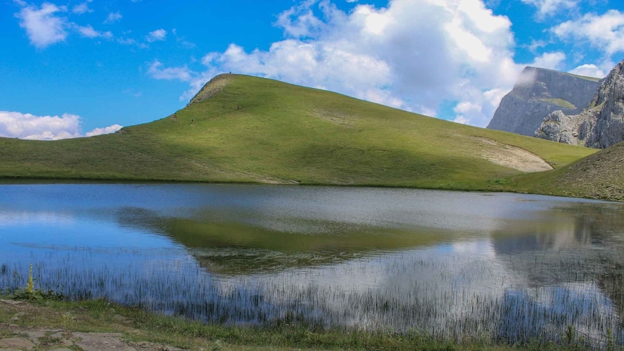 Mikro Papigko: Dragon Lake Alpine Guided Hike with Lunch